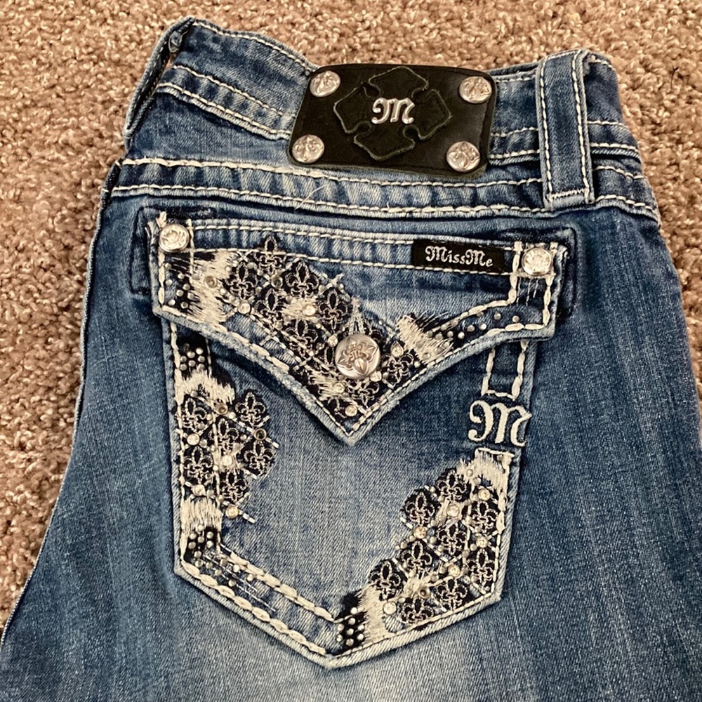 Miss Me Women's Embellished Cuffed Denim Capris (30)